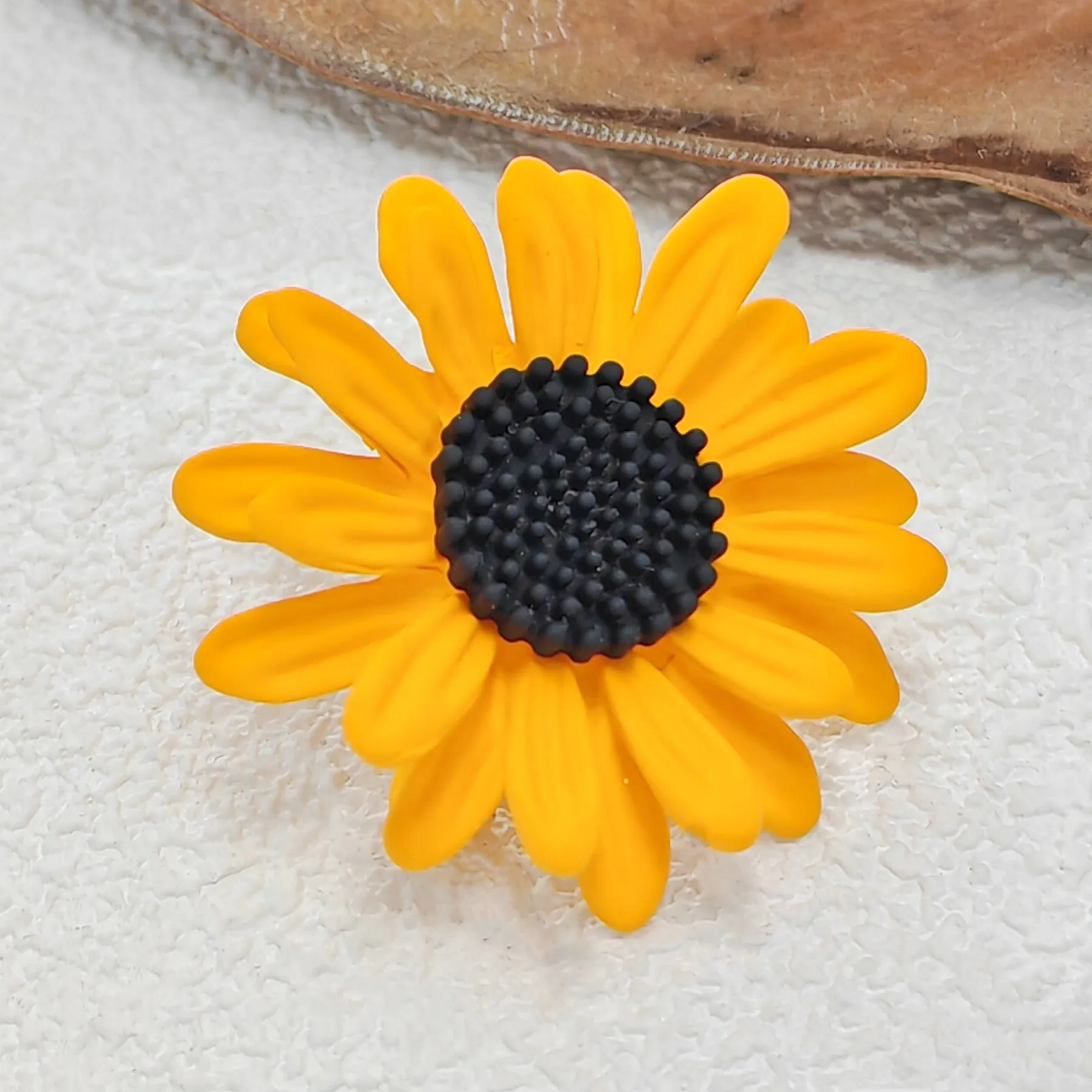 Jewelblings Autumn Jewelry Yellow Sunflower Brooches Gold Tone Black Pistil Centered Classic Vintage Sun Flower Pins Broach for Women Coat