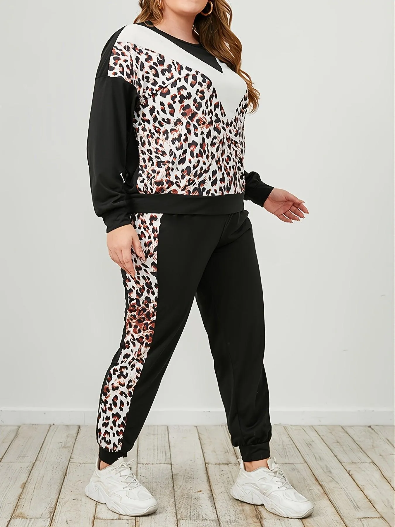 Plus Size Leopard Sweatshirt And Sweatpants Set